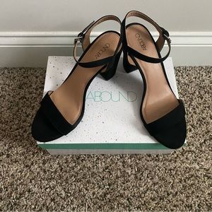 BRAND NEW Faux suede black heels